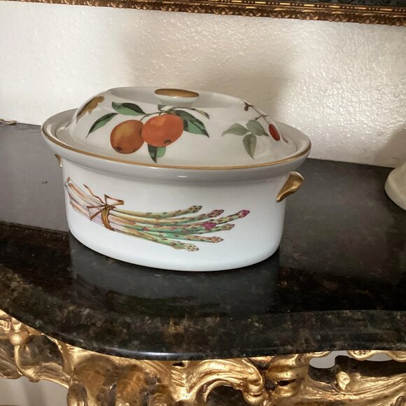 ROYAL WORCESTER EVESHAM Gold 2 Qt Oval Covered Casserole Dish - Picture 1 of 3